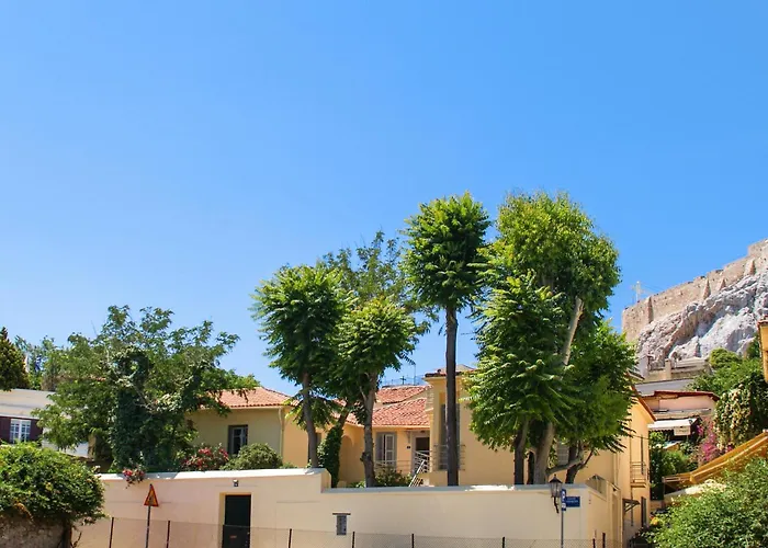 Painter'S House In Plaka
